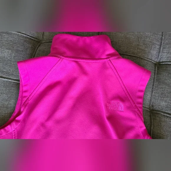 EUC North Face Hot Pink Vest 💝 - Picture 4 of 10